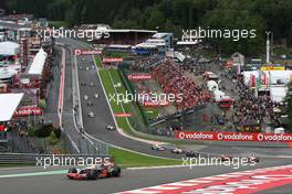 07.09.2008 Francorchamps, Belgium,  Start, Lewis Hamilton (GBR), McLaren Mercedes, MP4-23 leads Felipe Massa (BRA), Scuderia Ferrari, F2008 - Formula 1 World Championship, Rd 13, Belgian Grand Prix, Sunday Race