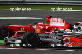 07.09.2008 Francorchamps, Belgium,  Kimi Raikkonen (FIN), Räikkönen, Scuderia Ferrari, F2008 overtakes  Lewis Hamilton (GBR), McLaren Mercedes, MP4-23 - Formula 1 World Championship, Rd 13, Belgian Grand Prix, Sunday Race