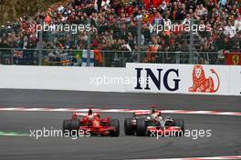 07.09.2008 Francorchamps, Belgium,  Lewis Hamilton (GBR), McLaren Mercedes makes a move to overtake Kimi Raikkonen (FIN), Räikkönen, Scuderia Ferrari, F2008 - Formula 1 World Championship, Rd 13, Belgian Grand Prix, Sunday Race