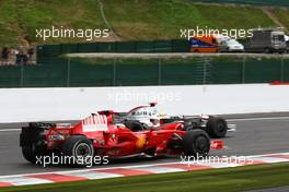 07.09.2008 Francorchamps, Belgium,  Lewis Hamilton (GBR), McLaren Mercedes makes a move to overtake Kimi Raikkonen (FIN), Räikkönen, Scuderia Ferrari, F2008 - Formula 1 World Championship, Rd 13, Belgian Grand Prix, Sunday Race