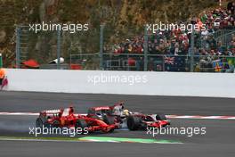 07.09.2008 Francorchamps, Belgium,  Lewis Hamilton (GBR), McLaren Mercedes makes a move to overtake Kimi Raikkonen (FIN), Räikkönen, Scuderia Ferrari, F2008 - Formula 1 World Championship, Rd 13, Belgian Grand Prix, Sunday Race