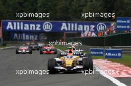 07.09.2008 Francorchamps, Belgium,  Nelson Piquet Jr (BRA), Renault F1 Team, R28 leads Nick Heidfeld (GER), BMW Sauber F1 Team, F1.08 - Formula 1 World Championship, Rd 13, Belgian Grand Prix, Sunday Race