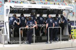 04.04.2008 Sakhir, Bahrain,  Williams F1 Team, pit gantry - Formula 1 World Championship, Rd 3, Bahrain Grand Prix, Friday Practice