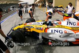 04.04.2008 Sakhir, Bahrain,  Nelson Piquet Jr (BRA), Renault F1 Team - Formula 1 World Championship, Rd 3, Bahrain Grand Prix, Friday Practice