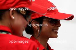 04.04.2008 Sakhir, Bahrain,  Girls in the paddock - Formula 1 World Championship, Rd 3, Bahrain Grand Prix, Friday