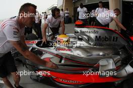 04.04.2008 Sakhir, Bahrain,  Lewis Hamilton (GBR), McLaren Mercedes, MP4-23 - Formula 1 World Championship, Rd 3, Bahrain Grand Prix, Friday Practice