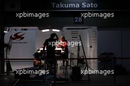 04.04.2008 Sakhir, Bahrain,  Night atmosphere, Takuma Sato (JPN), Super Aguri F1 Team - Formula 1 World Championship, Rd 3, Bahrain Grand Prix, Friday