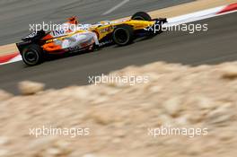 04.04.2008 Sakhir, Bahrain,  Fernando Alonso (ESP), Renault F1 Team, R28 - Formula 1 World Championship, Rd 3, Bahrain Grand Prix, Friday Practice