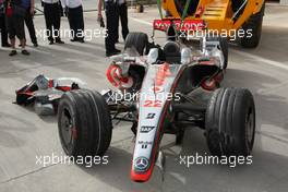 04.04.2008 Sakhir, Bahrain,  Lewis Hamilton (GBR), McLaren Mercedes, MP4-23, crash damaged car - Formula 1 World Championship, Rd 3, Bahrain Grand Prix, Friday Practice