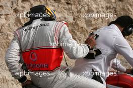 04.04.2008 Sakhir, Bahrain,  Lewis Hamilton (GBR), McLaren Mercedes on a motorbike back to the pitlane after his crash in FP2 - Formula 1 World Championship, Rd 3, Bahrain Grand Prix, Friday Practice