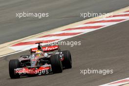 04.04.2008 Sakhir, Bahrain,  Lewis Hamilton (GBR), McLaren Mercedes, MP4-23 - Formula 1 World Championship, Rd 3, Bahrain Grand Prix, Friday Practice