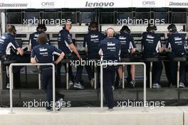 04.04.2008 Sakhir, Bahrain,  Team Williams pitwall - Formula 1 World Championship, Rd 3, Bahrain Grand Prix, Friday Practice