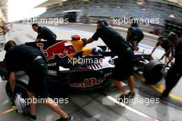 04.04.2008 Sakhir, Bahrain,  David Coulthard (GBR), Red Bull Racing - Formula 1 World Championship, Rd 3, Bahrain Grand Prix, Friday Practice
