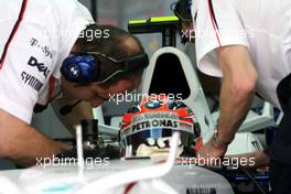 04.04.2008 Sakhir, Bahrain,  Robert Kubica (POL), BMW Sauber F1 Team - Formula 1 World Championship, Rd 3, Bahrain Grand Prix, Friday Practice