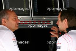 04.04.2008 Sakhir, Bahrain,  Ron Dennis (GBR), McLaren, Team Principal, Chairman - Formula 1 World Championship, Rd 3, Bahrain Grand Prix, Friday Practice