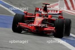 04.04.2008 Sakhir, Bahrain,  Kimi Raikkonen (FIN), Räikkönen, Scuderia Ferrari, F2008 - Formula 1 World Championship, Rd 3, Bahrain Grand Prix, Friday Practice