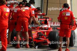 04.04.2008 Sakhir, Bahrain,  Kimi Raikkonen (FIN), Räikkönen, Scuderia Ferrari - Formula 1 World Championship, Rd 3, Bahrain Grand Prix, Friday Practice