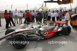 04.04.2008 Sakhir, Bahrain,  Lewis Hamilton (GBR), McLaren Mercedes, MP4-23, crash damaged car - Formula 1 World Championship, Rd 3, Bahrain Grand Prix, Friday Practice