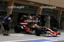 04.04.2008 Sakhir, Bahrain,  Lewis Hamilton (GBR), McLaren Mercedes - Formula 1 World Championship, Rd 3, Bahrain Grand Prix, Friday Practice