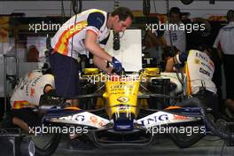 04.04.2008 Sakhir, Bahrain,  Nelson Piquet Jr (BRA), Renault F1 Team - Formula 1 World Championship, Rd 3, Bahrain Grand Prix, Friday Practice