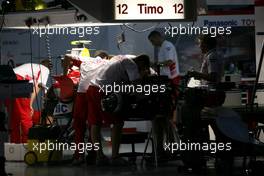 04.04.2008 Sakhir, Bahrain,  Night atmosphere, Toyota F1 Team - Formula 1 World Championship, Rd 3, Bahrain Grand Prix, Friday