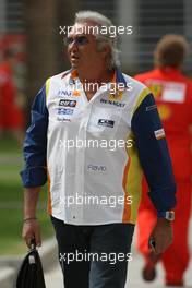 04.04.2008 Sakhir, Bahrain,  Flavio Briatore (ITA), Renault F1 Team, Team Chief, Managing Director - Formula 1 World Championship, Rd 3, Bahrain Grand Prix, Friday