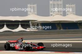 04.04.2008 Sakhir, Bahrain,  Lewis Hamilton (GBR), McLaren Mercedes, MP4-23 - Formula 1 World Championship, Rd 3, Bahrain Grand Prix, Friday Practice