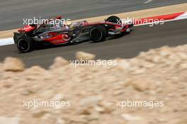 04.04.2008 Sakhir, Bahrain,  Lewis Hamilton (GBR), McLaren Mercedes, MP4-23 - Formula 1 World Championship, Rd 3, Bahrain Grand Prix, Friday Practice