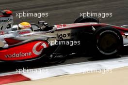 04.04.2008 Sakhir, Bahrain,  Lewis Hamilton (GBR), McLaren Mercedes, MP4-23 - Formula 1 World Championship, Rd 3, Bahrain Grand Prix, Friday Practice