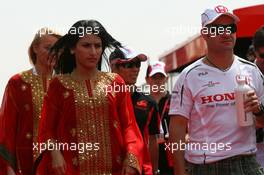 06.04.2008 Sakhir, Bahrain,  Rubens Barrichello (BRA), Honda Racing F1 Team - Formula 1 World Championship, Rd 3, Bahrain Grand Prix, Sunday Pre-Race Grid