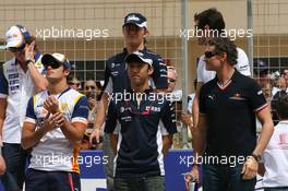 06.04.2008 Sakhir, Bahrain,  David Coulthard (GBR), Red Bull Racing, Kazuki Nakajima (JPN), Williams F1 Team and Nelson Piquet Jr (BRA), Renault F1 Team  - Formula 1 World Championship, Rd 3, Bahrain Grand Prix, Sunday Pre-Race Grid