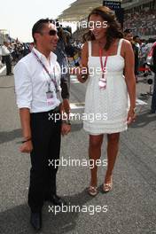 06.04.2008 Sakhir, Bahrain,  Frankie Dettori (GBR) Famous Jockey on the grid with Tamara Ecclestone (GBR), Daughter of Bernie Eccelestone - Formula 1 World Championship, Rd 3, Bahrain Grand Prix, Sunday Pre-Race Grid