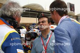 06.04.2008 Sakhir, Bahrain,  Carlos Ghosn (FRA) Chairman of Renault and Flavio Briatore (ITA), Renault F1 Team, Team Chief, Managing Director - Formula 1 World Championship, Rd 3, Bahrain Grand Prix, Sunday Pre-Race Grid