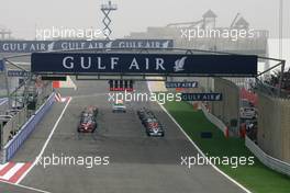 06.04.2008 Sakhir, Bahrain,  Start of the race - Formula 1 World Championship, Rd 3, Bahrain Grand Prix, Sunday Pre-Race Grid