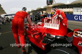 06.04.2008 Sakhir, Bahrain,  Kimi Raikkonen (FIN), Räikkönen, Scuderia Ferrari - Formula 1 World Championship, Rd 3, Bahrain Grand Prix, Sunday Pre-Race Grid