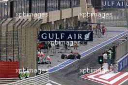 06.04.2008 Sakhir, Bahrain,  Lewis Hamilton (GBR), McLaren Mercedes come into the pits after first lap - Formula 1 World Championship, Rd 3, Bahrain Grand Prix, Sunday Race
