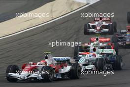 06.04.2008 Sakhir, Bahrain,  Timo Glock (GER), Toyota F1 Team, TF108 and Rubens Barrichello (BRA), Honda Racing F1 Team, RA108 - Formula 1 World Championship, Rd 3, Bahrain Grand Prix, Sunday Race