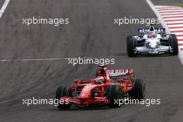 06.04.2008 Sakhir, Bahrain,  Kimi Raikkonen (FIN), Räikkönen, Scuderia Ferrari, Robert Kubica (POL), BMW Sauber F1 Team - Formula 1 World Championship, Rd 3, Bahrain Grand Prix, Sunday Race