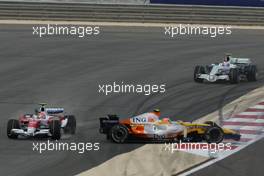 06.04.2008 Sakhir, Bahrain,  Nelson Piquet Jr (BRA), Renault F1 Team, R28, spins - Formula 1 World Championship, Rd 3, Bahrain Grand Prix, Sunday Race