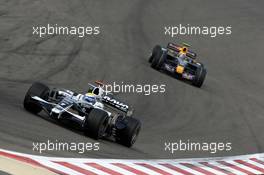 06.04.2008 Sakhir, Bahrain,  Nico Rosberg (GER), WilliamsF1 Team, Mark Webber (AUS), Red Bull Racing - Formula 1 World Championship, Rd 3, Bahrain Grand Prix, Sunday Race