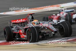 06.04.2008 Sakhir, Bahrain,  Lewis Hamilton (GBR), McLaren Mercedes, MP4-23, front wing damage - Formula 1 World Championship, Rd 3, Bahrain Grand Prix, Sunday Race