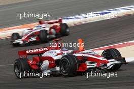 06.04.2008 Sakhir, Bahrain,  Takuma Sato (JPN), Super Aguri F1, SA08 leads Anthony Davidson (GBR), Super Aguri F1 Team, SA08 - Formula 1 World Championship, Rd 3, Bahrain Grand Prix, Sunday Race