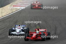 06.04.2008 Sakhir, Bahrain,  Felipe Massa (BRA), Scuderia Ferrari, F2008 and Robert Kubica (POL), BMW Sauber F1 Team, F1.08 - Formula 1 World Championship, Rd 3, Bahrain Grand Prix, Sunday Race