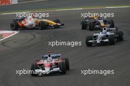06.04.2008 Sakhir, Bahrain,  Jarno Trulli (ITA), Toyota Racing, TF108 - Formula 1 World Championship, Rd 3, Bahrain Grand Prix, Sunday Race