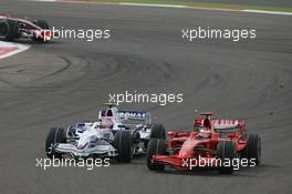 06.04.2008 Sakhir, Bahrain,  Robert Kubica (POL), BMW Sauber F1 Team, F1.08 and Kimi Raikkonen (FIN), Räikkönen, Scuderia Ferrari, F2008 - Formula 1 World Championship, Rd 3, Bahrain Grand Prix, Sunday Race