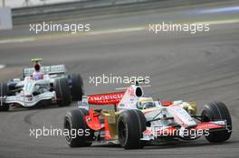 06.04.2008 Sakhir, Bahrain,  Giancarlo Fisichella (ITA), Force India F1 Team, VJM-01 leads Rubens Barrichello (BRA), Honda Racing F1 Team, RA108 - Formula 1 World Championship, Rd 3, Bahrain Grand Prix, Sunday Race
