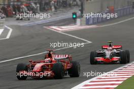 06.04.2008 Sakhir, Bahrain,  Kimi Raikkonen (FIN), Räikkönen, Scuderia Ferrari, Heikki Kovalainen (FIN), McLaren Mercedes - Formula 1 World Championship, Rd 3, Bahrain Grand Prix, Sunday Race