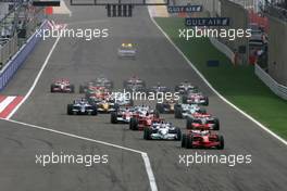 06.04.2008 Sakhir, Bahrain,  Start of the race - Formula 1 World Championship, Rd 3, Bahrain Grand Prix, Sunday Race