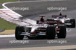 06.04.2008 Sakhir, Bahrain,  Takuma Sato (JPN), Super Aguri F1 Team, Anthony Davidson (GBR), Super Aguri F1 Team - Formula 1 World Championship, Rd 3, Bahrain Grand Prix, Sunday Race