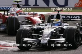 06.04.2008 Sakhir, Bahrain,  Nico Rosberg (GER), Williams F1 Team, Timo Glock (GER), Toyota F1 Team - Formula 1 World Championship, Rd 3, Bahrain Grand Prix, Sunday Race